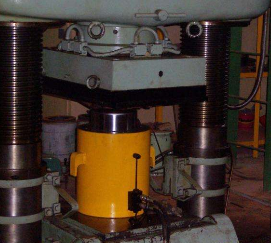 大噸位千斤頂?shù)木S護(hù)保養(yǎng)方法？